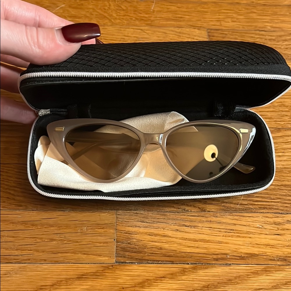 Stylish Brown Cat-Eye Sunglasses